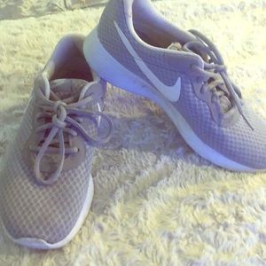 Woman’s Nike Roshe